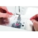 thumbnail image 3 of Máquina de coser Singer C240, Featherweight, Color Blanco Singer 230144115, 3 of 5