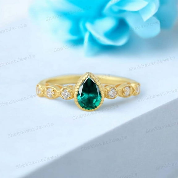 SHEKHAWATJEWELS 7x5 mm / 1.5 Ct Art Deco Pear Shape Green Emerald Engagement Ring Yellow Gold Plated Diamond Stacking Ring May Birthstone Ring Statement Proposal gift For Her
