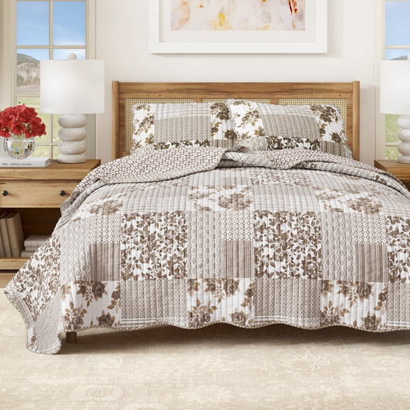 Floral Quilt Set - Lightweight, Soft, All-Season - 2-Piece Reversible Patchwork Scalloped Bedding Set (Twin / Twin XL, Taupe)