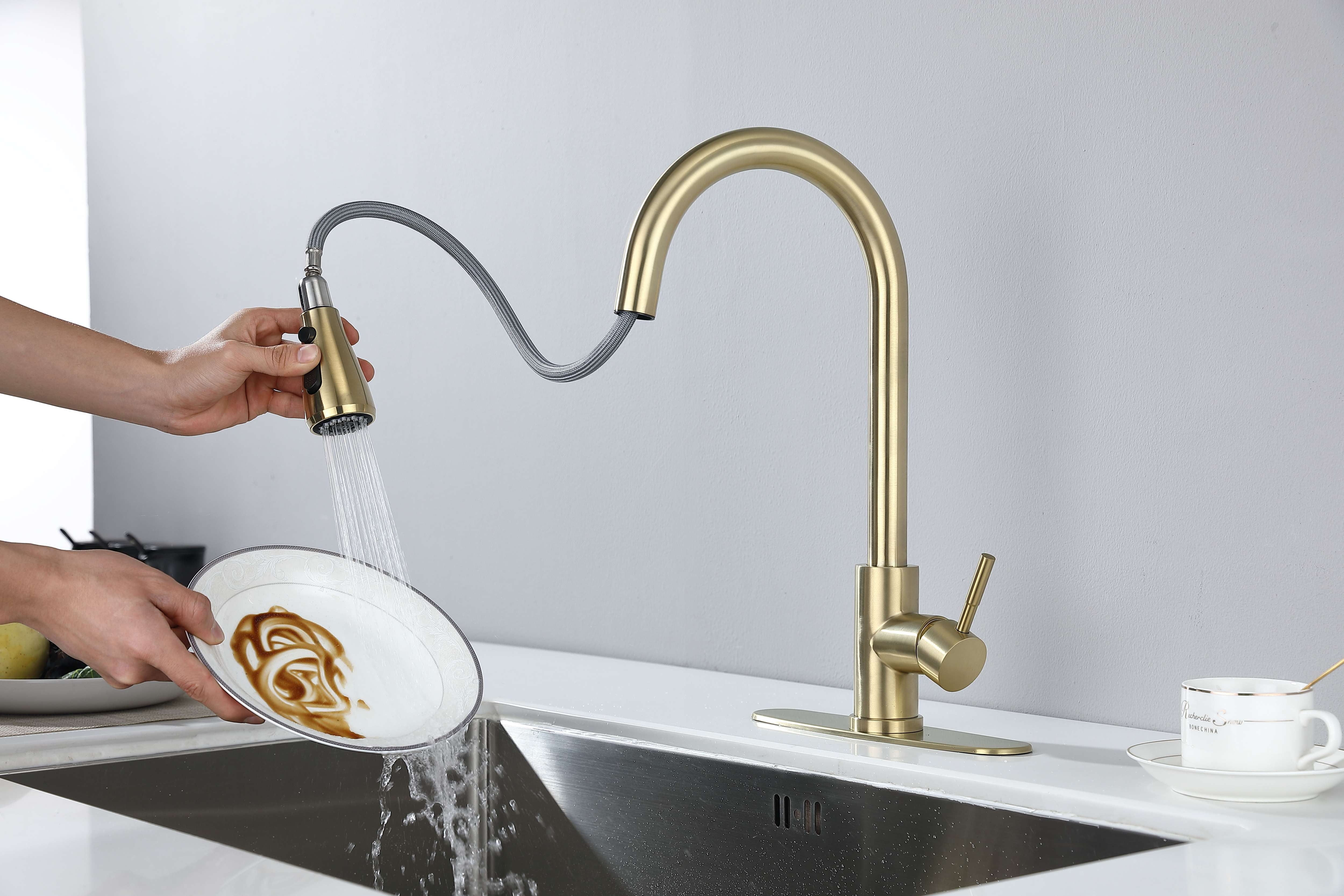 Izzovium Brushed Gold Kitchen Faucet with Pull Out Sprayer, 360° Swivel High Arc Stainless Steel Faucet, 2 Water Modes (Stream/Spray), Single Handle for Easy Control