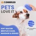 thumbnail image 3 of Cepillo De Baño We Love Doodles Azul Para Aseo Y Masaje De Mascotas Con Alfileres Largos, 3 of 5