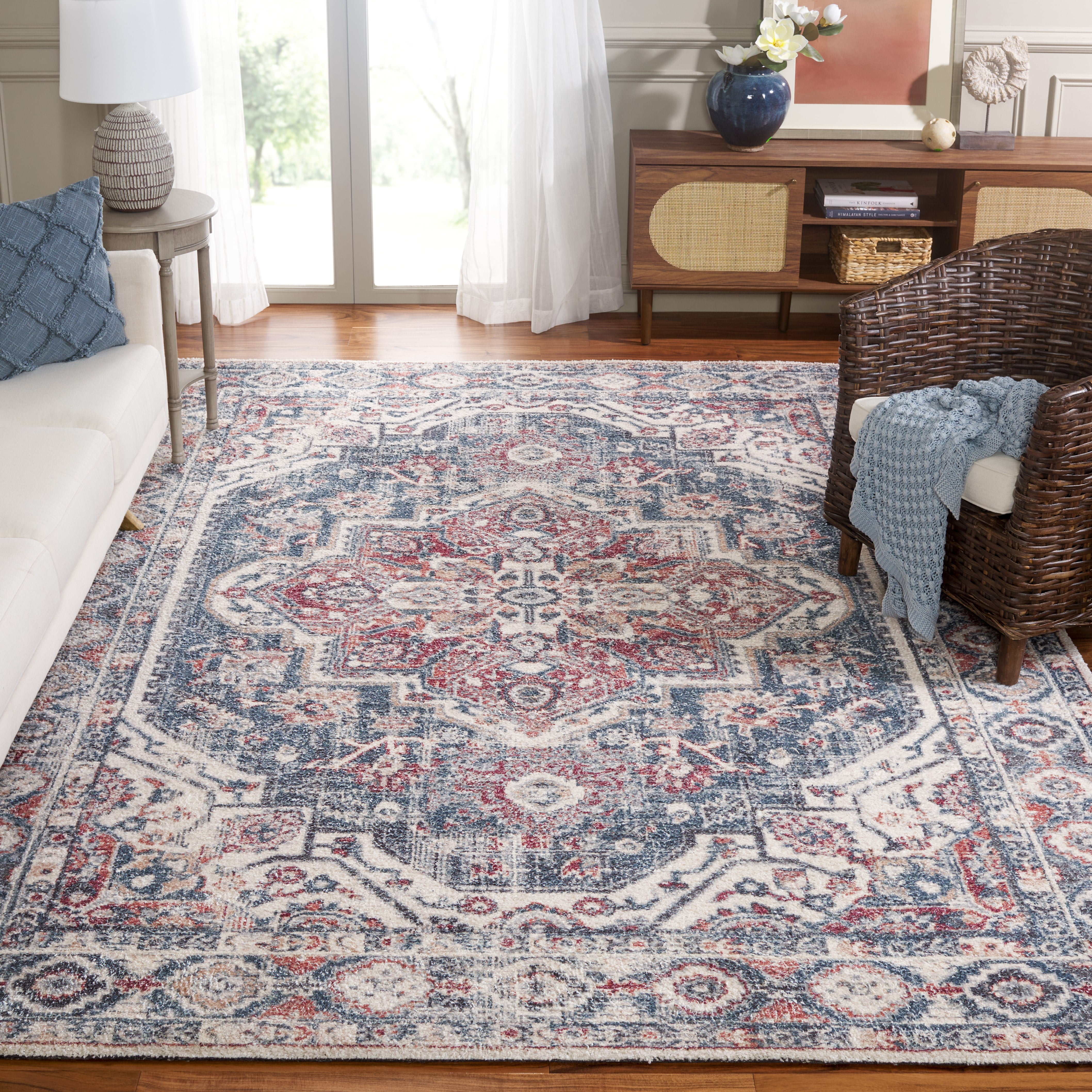 SAFAVIEH Classic Vintage Blake Medallion Area Rug, Blue/Red, 8' x 10'