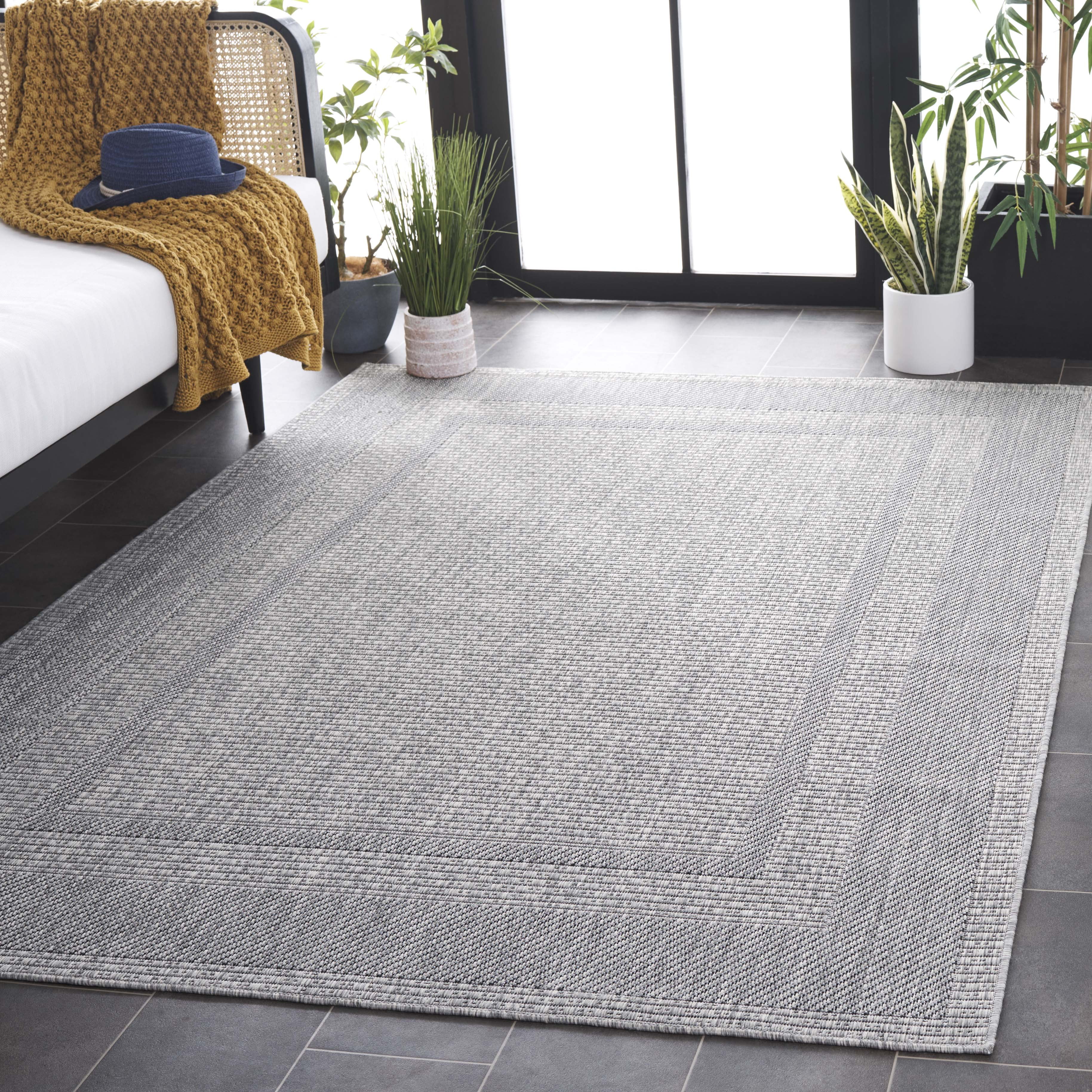 SAFAVIEH Beach House Joakim Bordered Indoor/Outdoor Area Rug, Gray/Charcoal, 5'3" x 7'6"