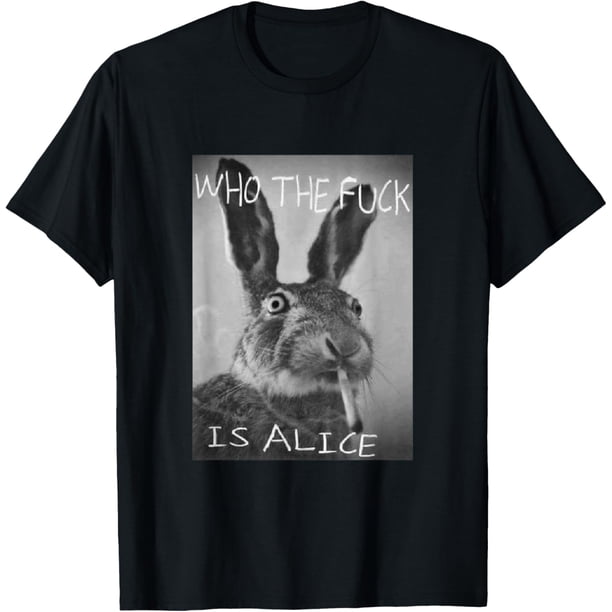 Funny Rabbit on T-Shirt Who is Alice Cool Camiseta