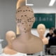 thumbnail image 4 of Cabeza de maniquí de entrenamiento, busto de hombro de silicona realista, multiusos. negro, 4 of 9