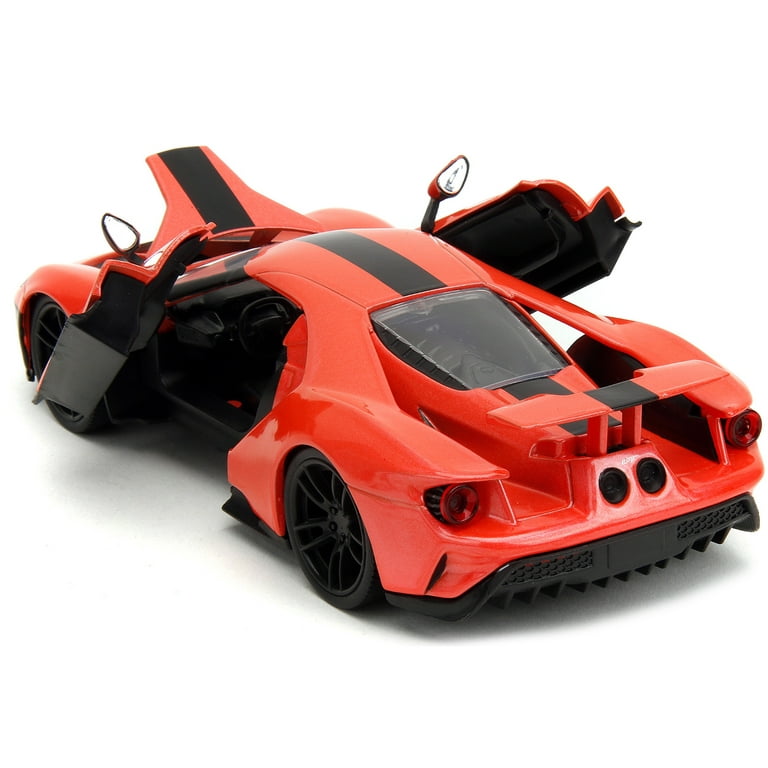 Amazon.com: Maisto 2017 Ford GT #1 Red Heritage Special