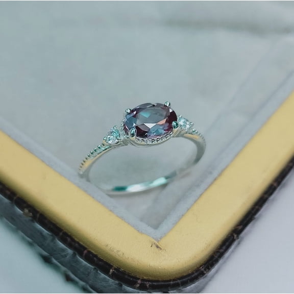 Alexandrite Ring, 925 Sterling Silver Ring, Color Change Stone Ring, Oval Cut Alexandrite Ring, lab created Alexandrite ring, Ring for gift