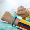 thumbnail image 5 of Tarjetas de San Valentín Peaceable Kingdom con pulseras con cremallera, 5 of 5