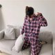 thumbnail image 4 of Conjunto de Pijamas de invierno a cuadros El Mercado de Encantos para mujer Talla única, 4 of 4