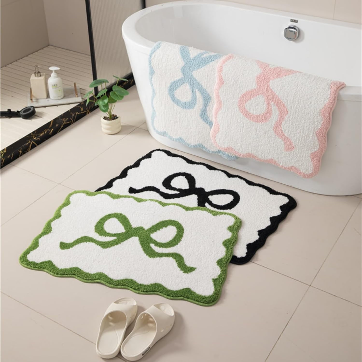 Lanola Black Scalloped Bathroom Mat 26x18, Soft Absorbent Bath Mats, Machine Washable Microfiber Floor Mats for Bathroom Tubs, Sinks and Showers