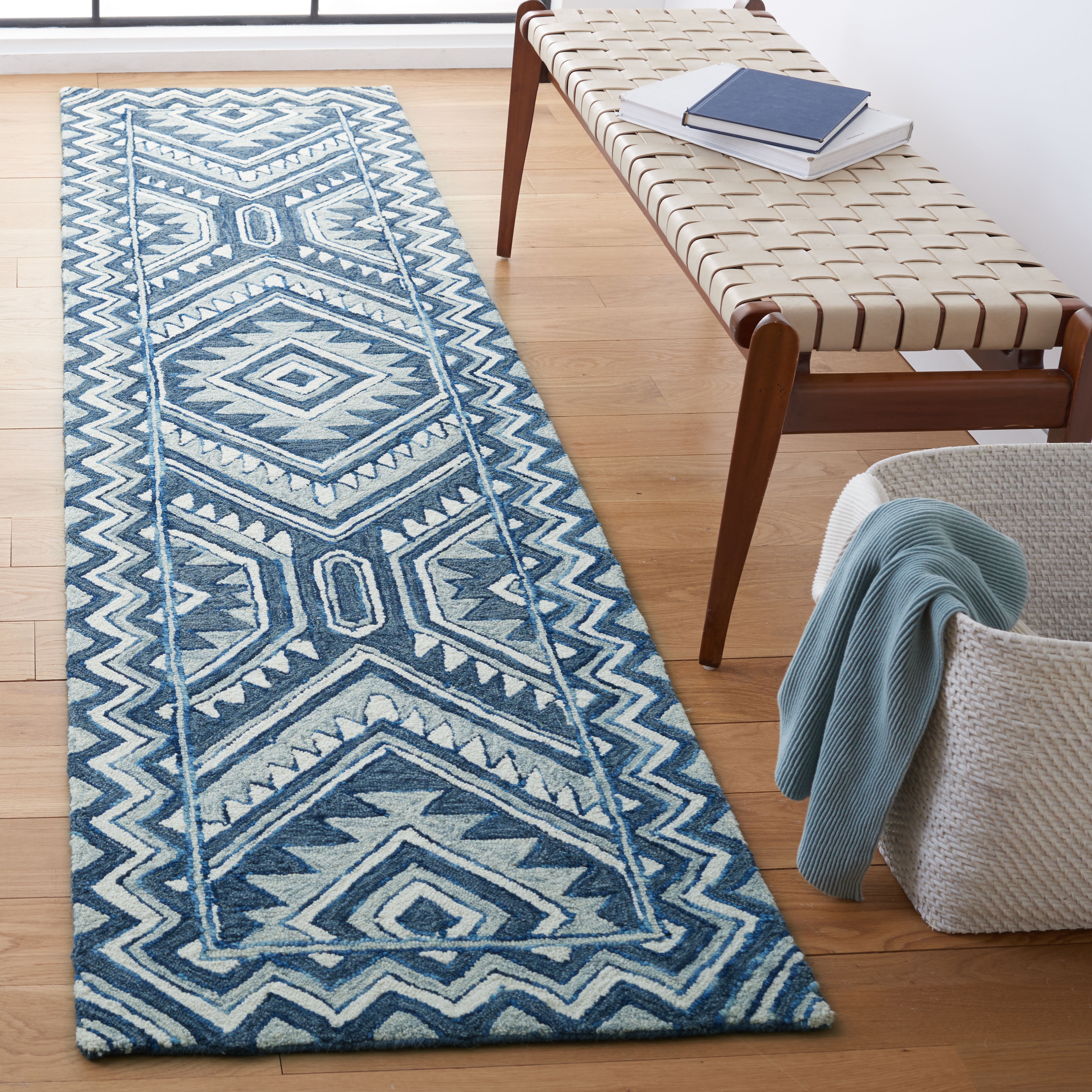SAFAVIEH Metro Desi Medallion Runner Rug, Blue/Ivory, 2'3" x 9'