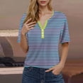 thumbnail image 2 of Camiseta de Manga Corta para las Mujeres con Cuello en V de Impresión de Rayas con Botón, Blusa Casual para el Hogar Y Diario, 2 of 5