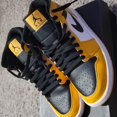 thumbnail image 2 of Jordan AIR JORDAN 1 MID - Size 9 (Mens), 2 of 5