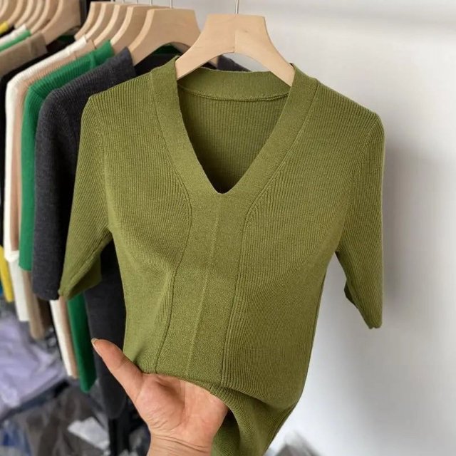 Pull Femme Manches Courtes Col en V Rayé Tricoté Ajusté Mode Coréenne Pull-Overs Hauts Fins 2024 Chemises de Base