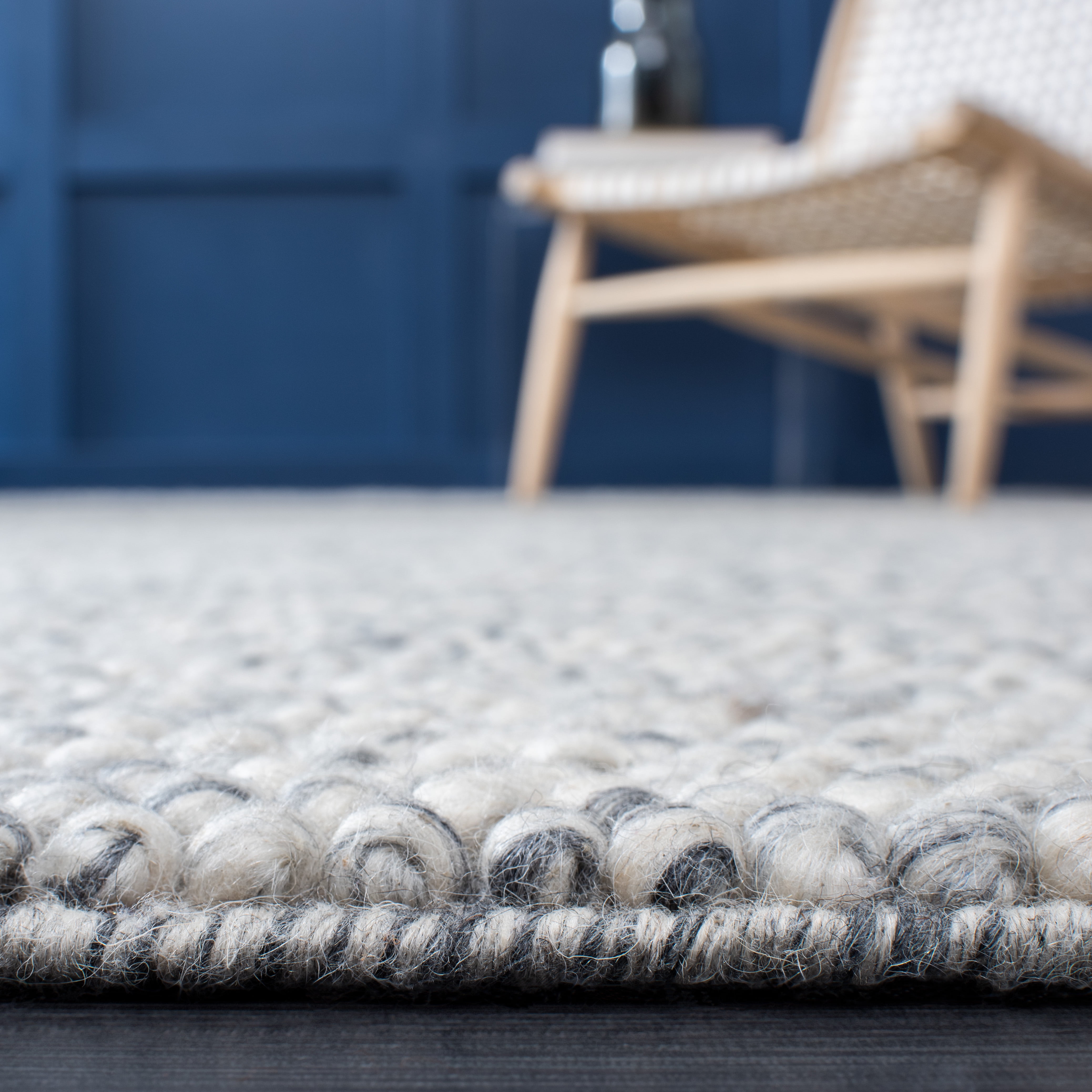 SAFAVIEH Natura Feride Geometric Area Rug, Light Grey/Ivory, 4' x 4' Square - Scandinavian Design, Light Grey & Ivory, Handmade Wool Blend, Ideal for Living Room, Bedroom, Dining Space