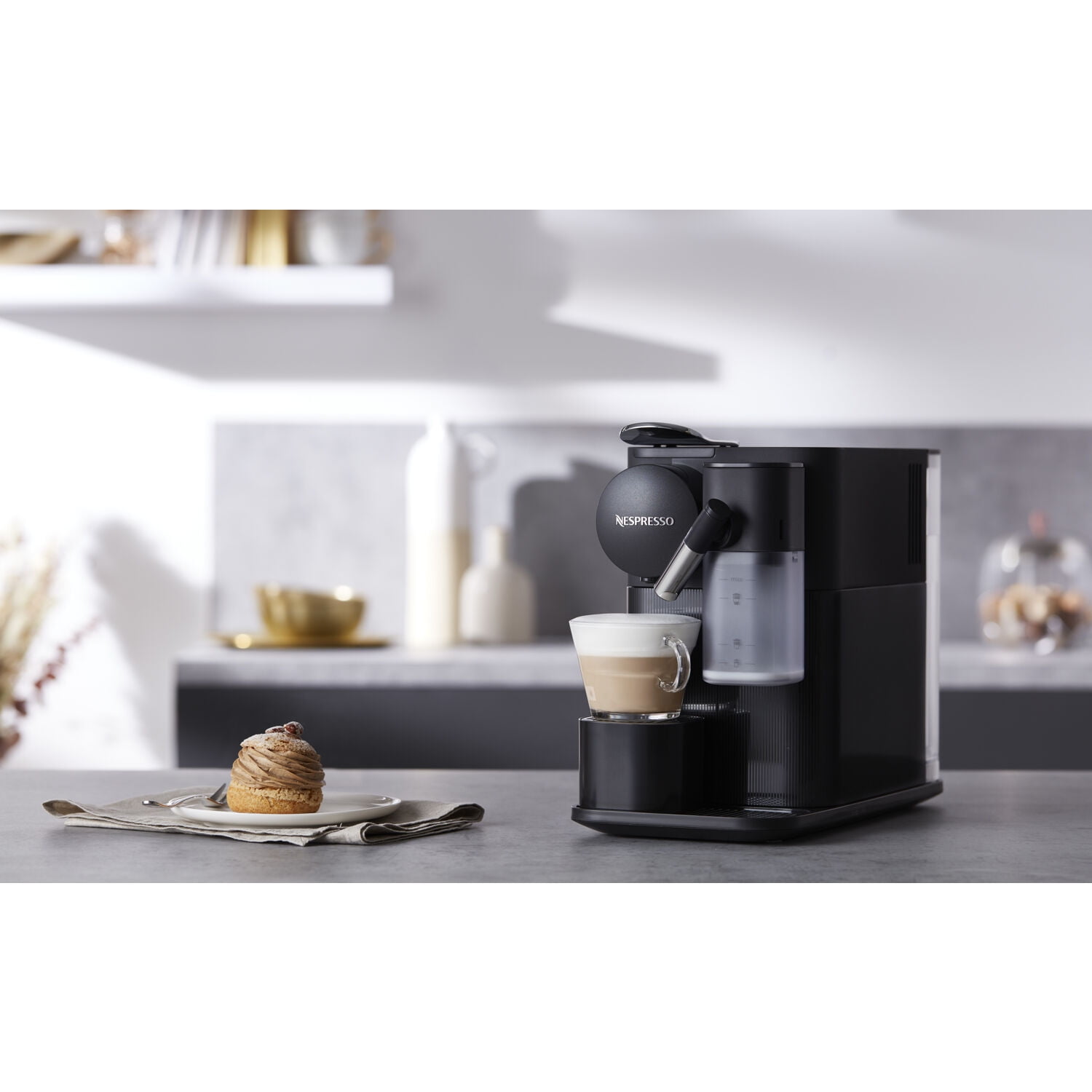 Nespresso De'Longhi Lattissima One Single Serve Coffee Machine in Black -