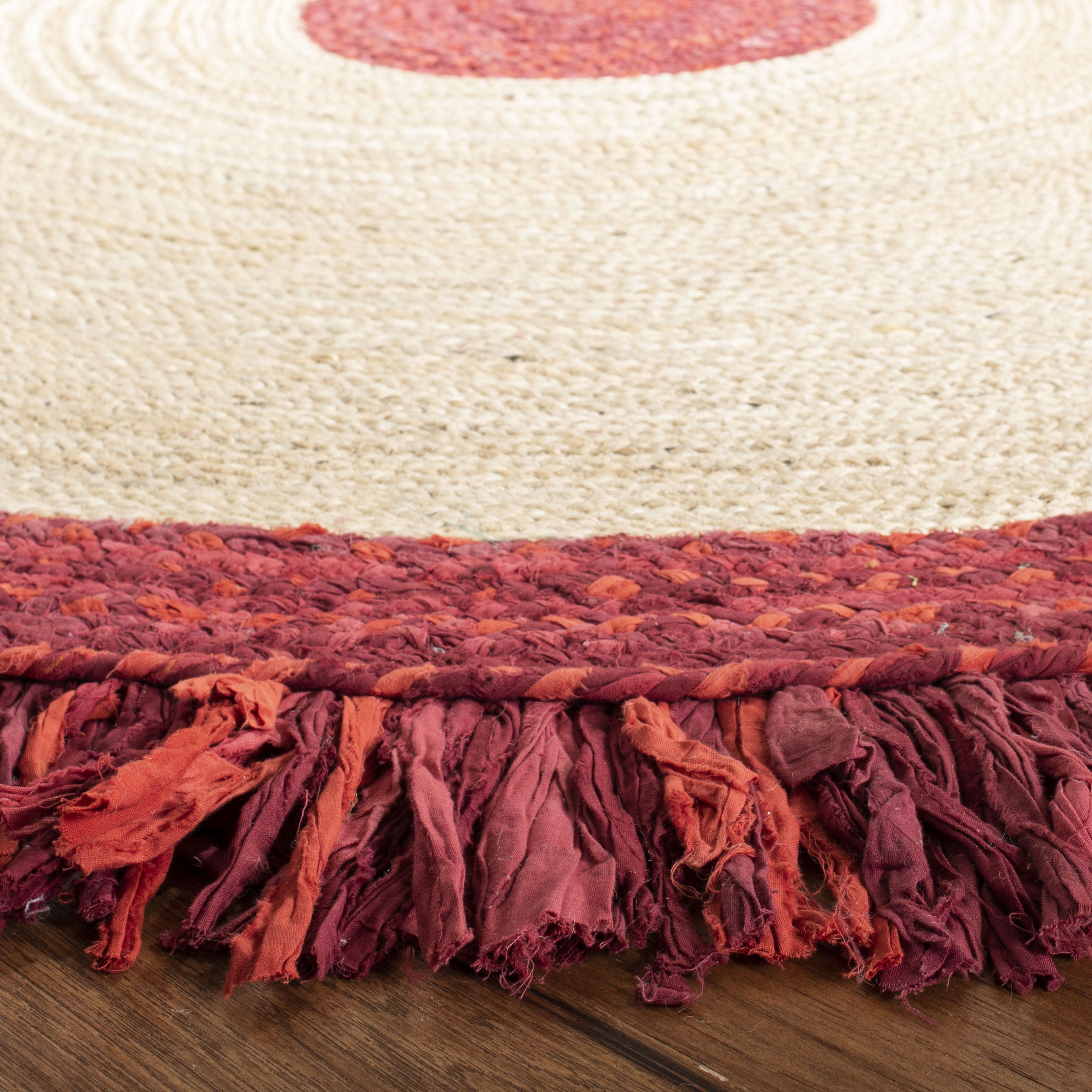 SAFAVIEH Cape Cod Rosalynne Striped Area Rug, Red/Natural, 5' x 5' Round