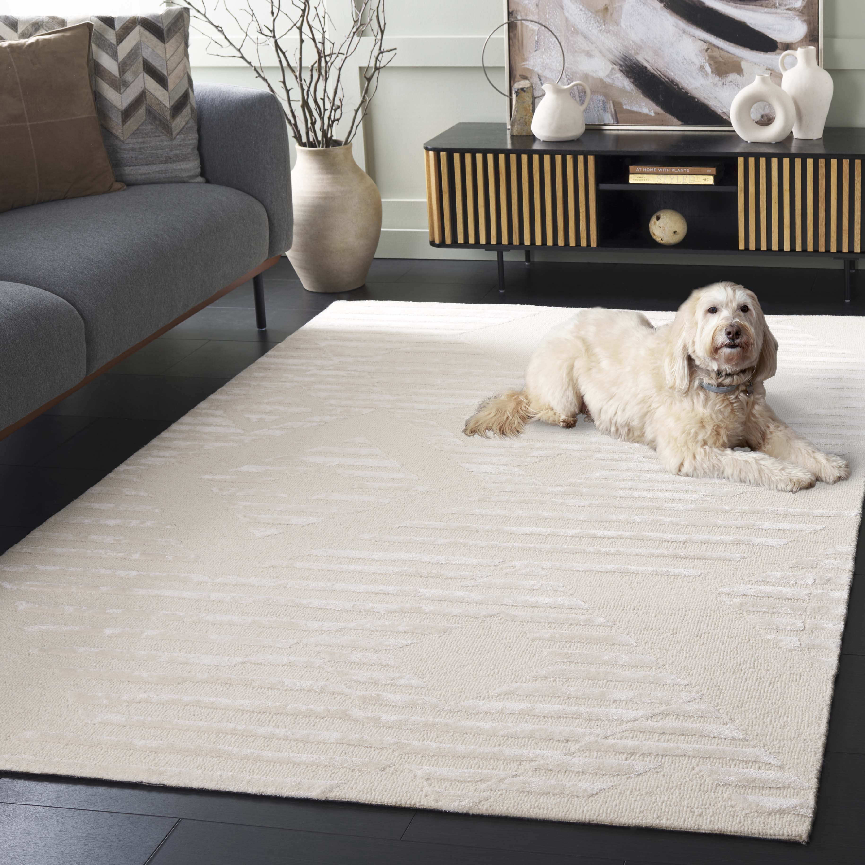 SAFAVIEH Soho Stewart Geometric Area Rug, Ivory, 5' x 8'