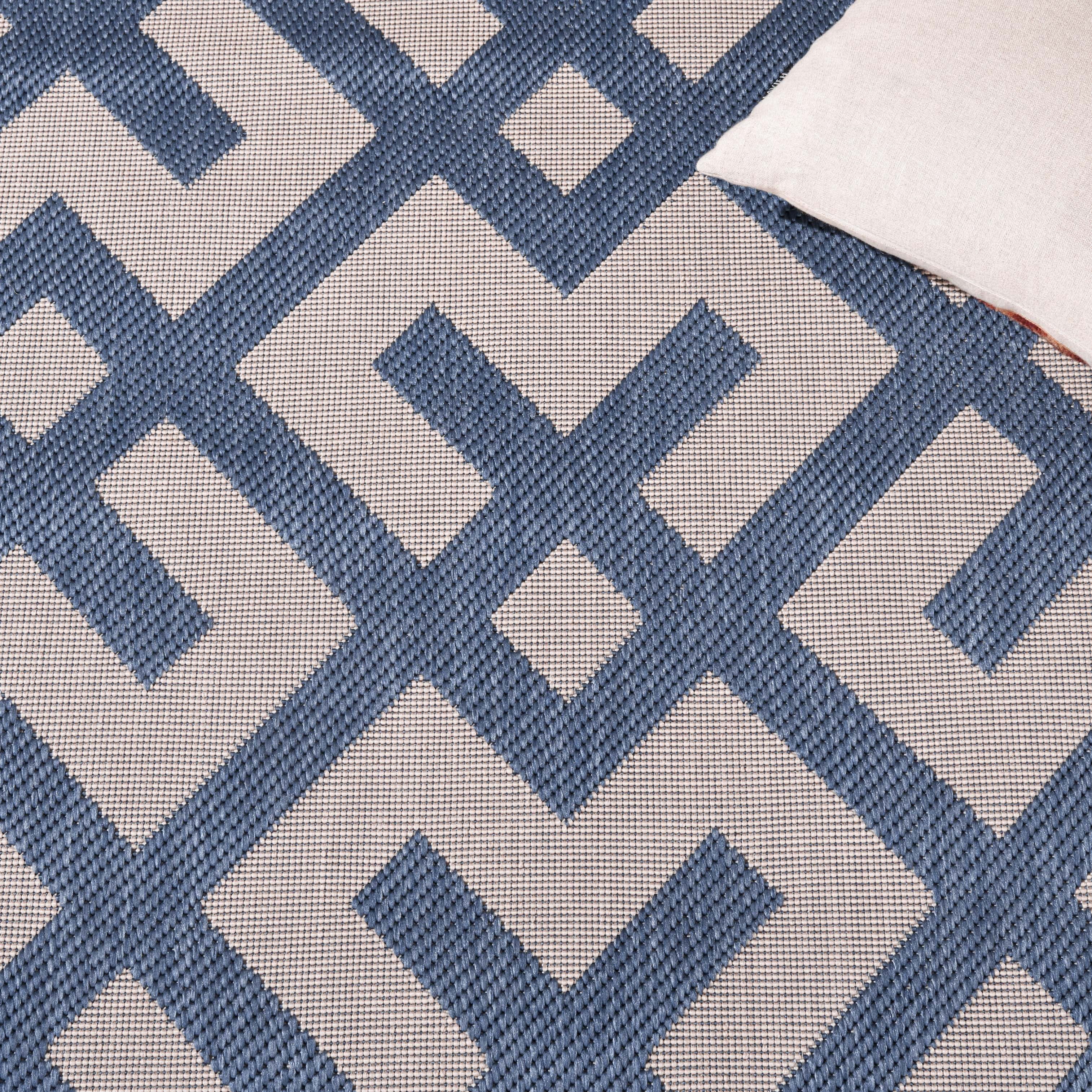 Safavieh Courtyard Alvin Geometric Indoor/Outdoor Area Rug, Beige/Blue, 5'3" x 7'7"