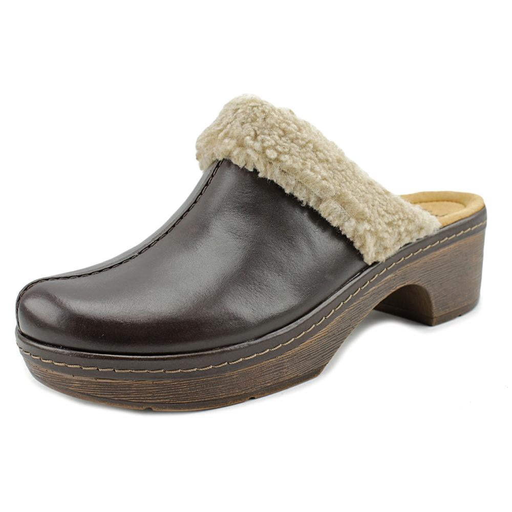 clarks women's step flow clog