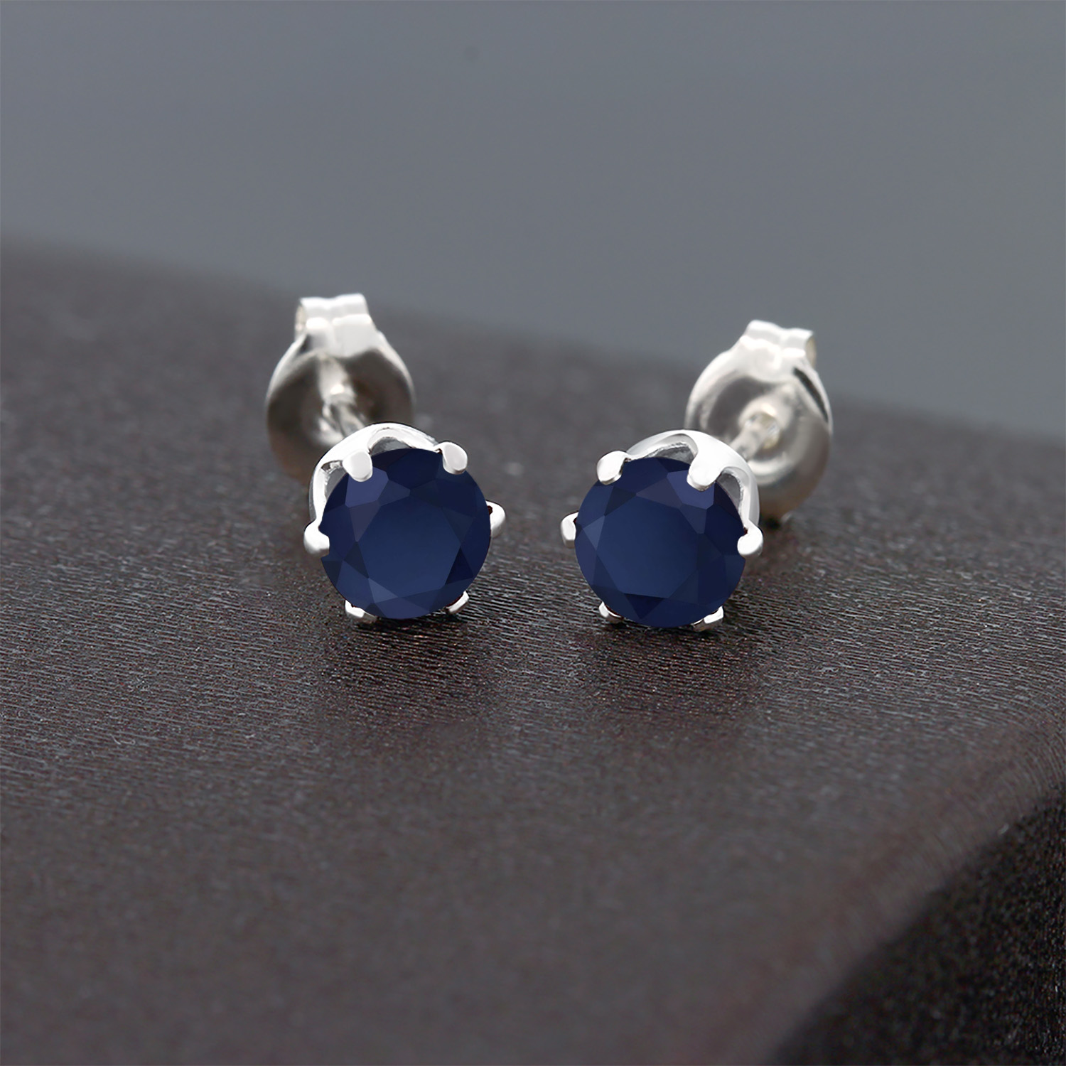 Gem Stone King 1.20 Ct Round 5mm Blue Sapphire Brass Silver Plated Brass Stud Earrings for Women Men