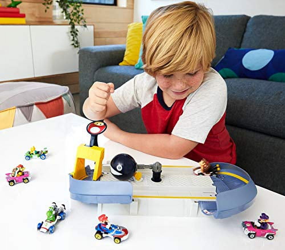 Hot Wheels Mario Kart Chain Chomp Track Set with Mario Kart Vehicles