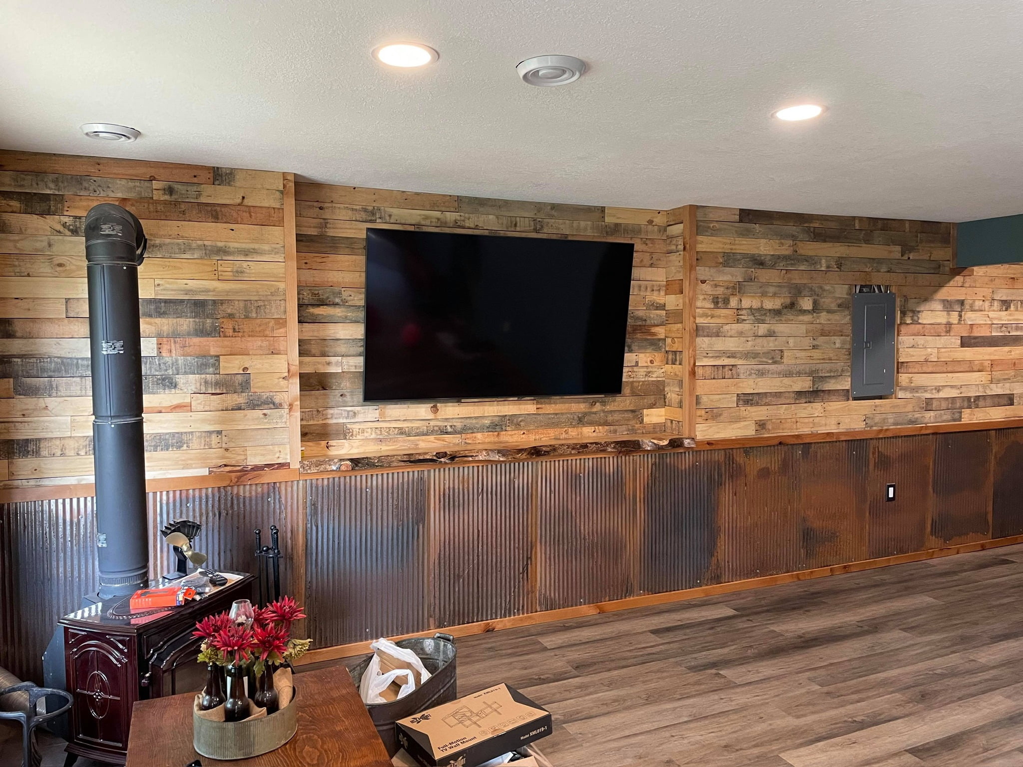 Rustic Reclaimed Real Wood Pallet Boards for Accent Walls and Ceilings (20 sq ft)