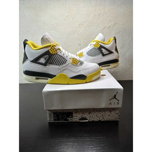 Ni - ke Ni - ke Air Jordan 4 Retro 'Vivid Sulfur' (Women's 11/Men's 9.5) AQ9129-101