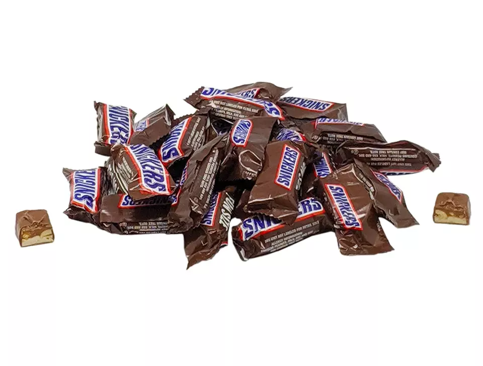 SNICKERS Milk Chocolate, Fun Size Candy Bars - Individually Wrapped (2 Pounds)