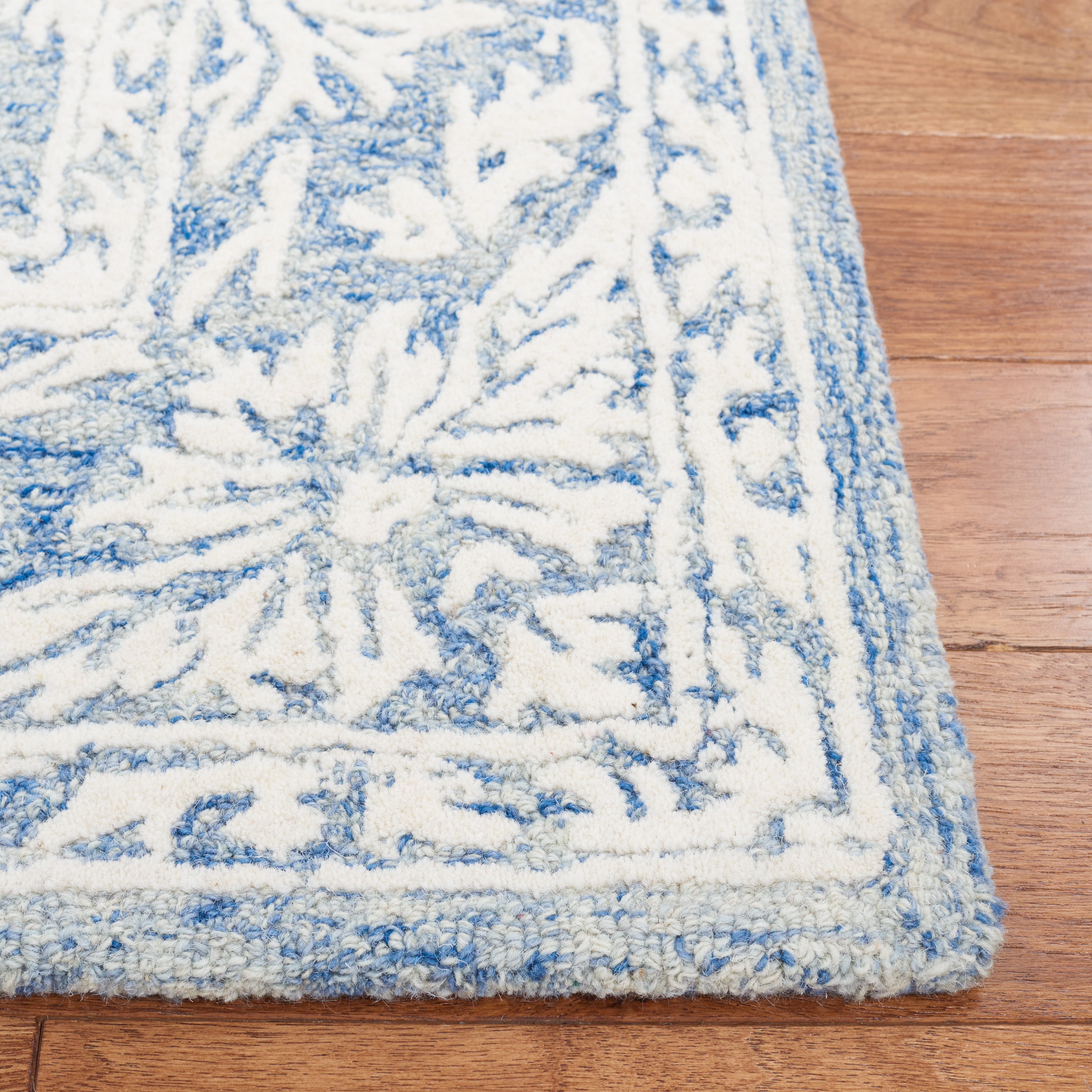 SAFAVIEH Metro Wayland Medallion Area Rug, Blue/Ivory, 6' x 6' Square