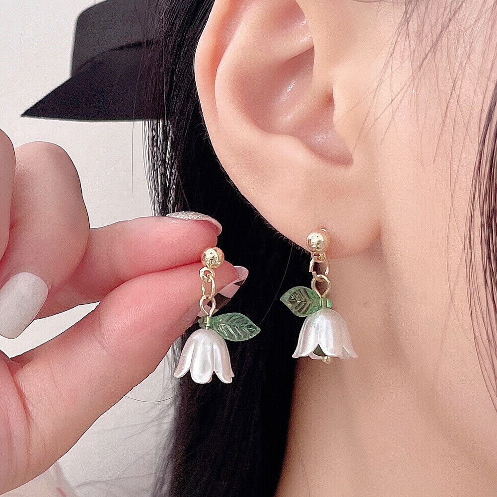 Zara Pearly White Crystal Flower Clip-On Earrings – Acrylic & Pearl, Lightweight