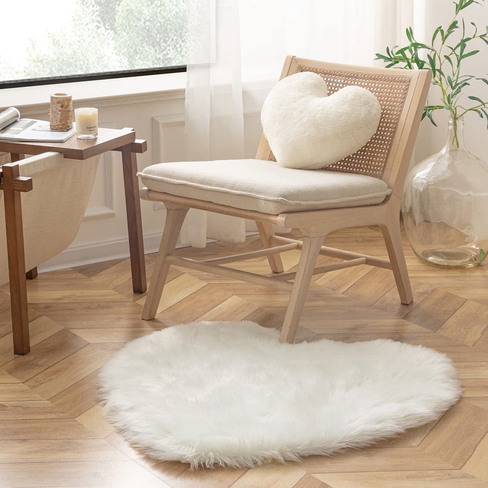 Phantoscope Valentine's Day Mother's Day Ultra Soft Heart Shaped Faux Sheepskin Area Rug, Non Slip Fluffy Modern Heart Carpet for Bedroom Living Room, White, 3x3 ft