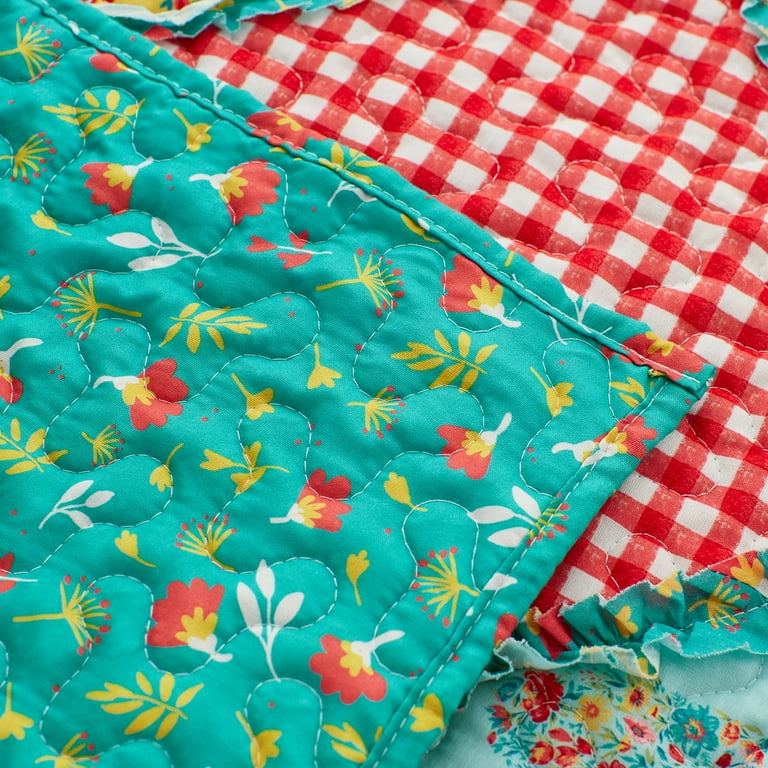 The Pioneer Woman Petal Party Cotton and Polyester Quilt Full Queen Walmart