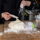 thumbnail image 4 of Raspador de masa, cuerno de repostería, cortador de masa de plástico, raspador de masa de plástico y acero inoxidable para cocina, pastelería, panqueques, 4 of 5