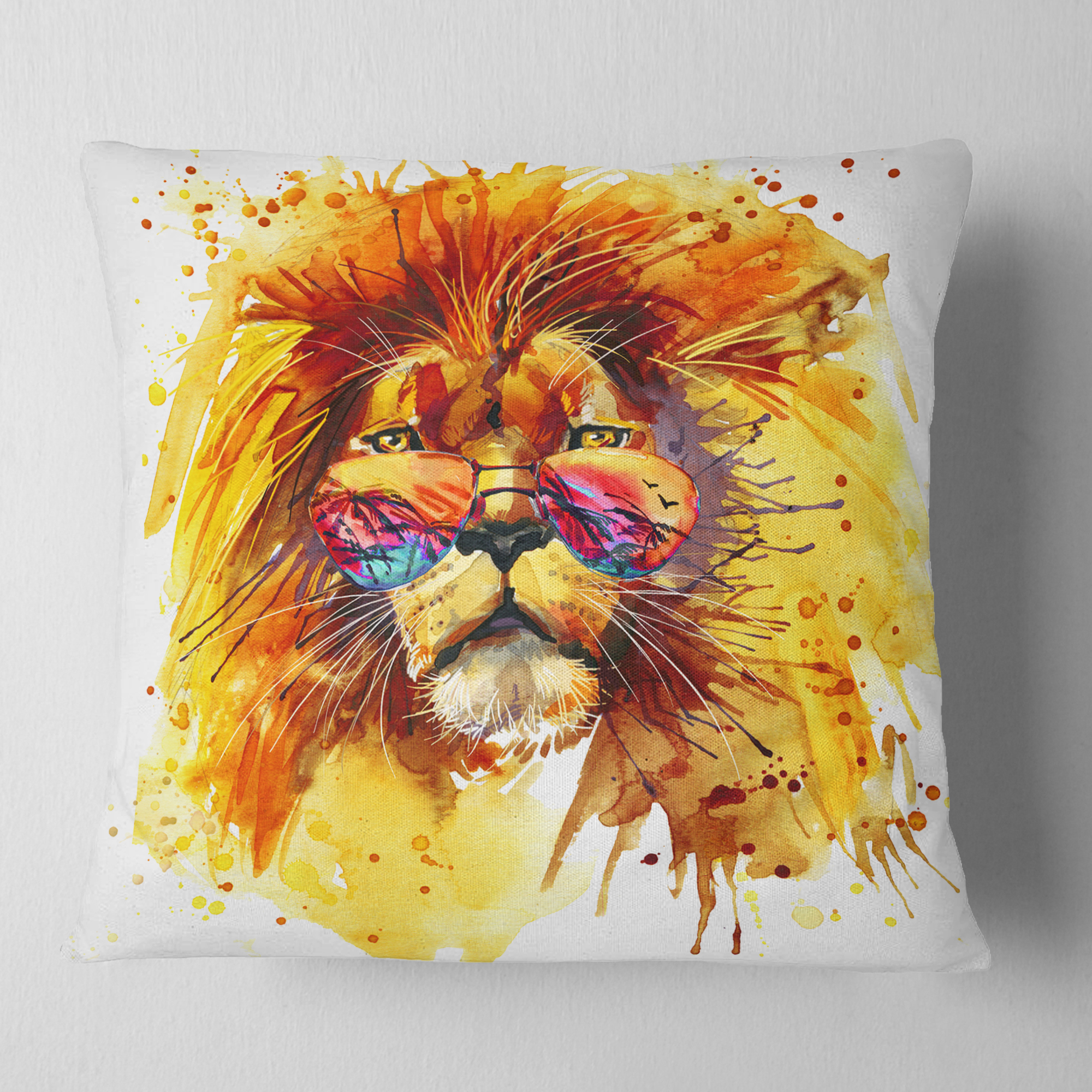 Designart The King Watching - Animal Throw Pillow - 18x18
