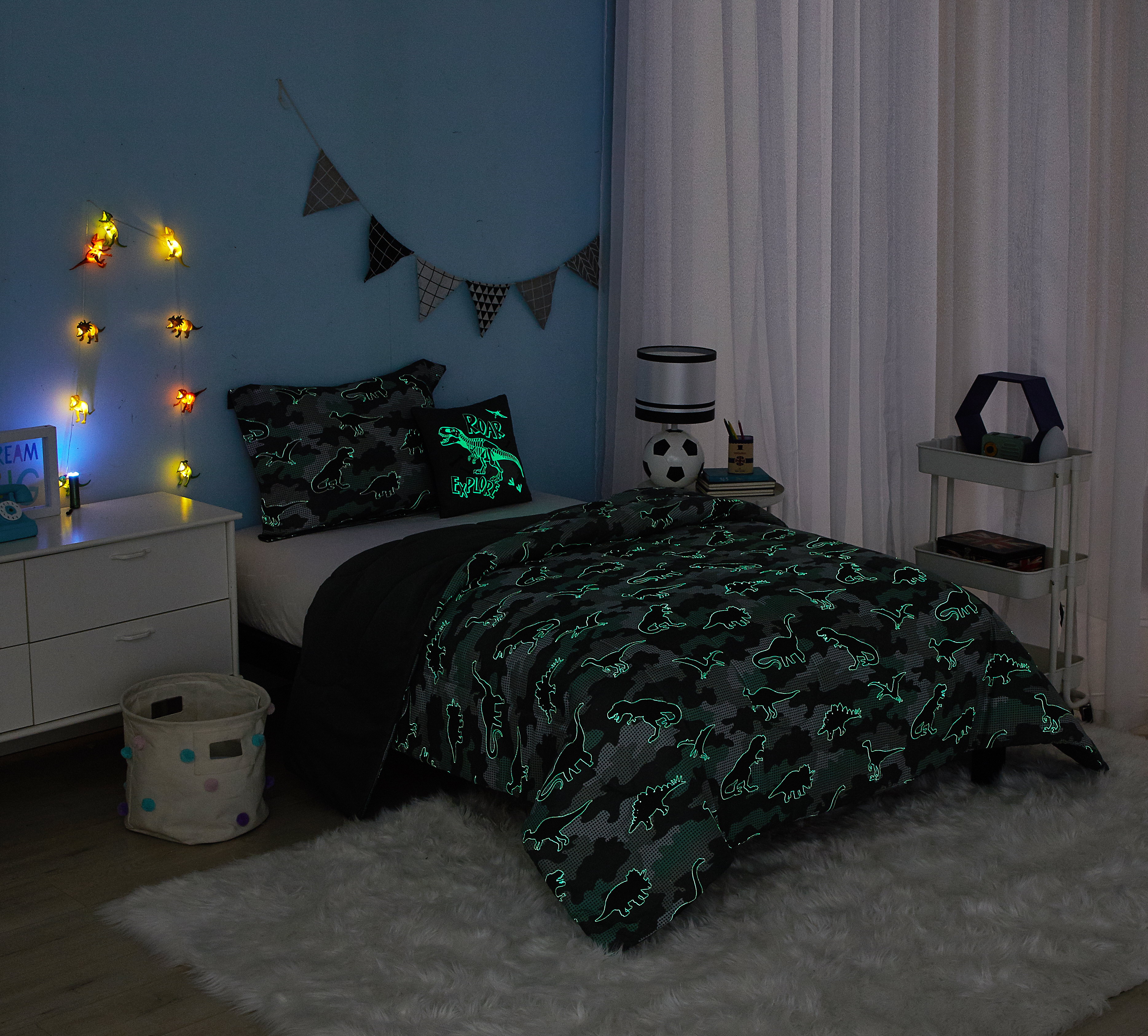 Your Zone Camo 5 Piece Glow In the Dark Comforter Set with Bonus String Light, Twin