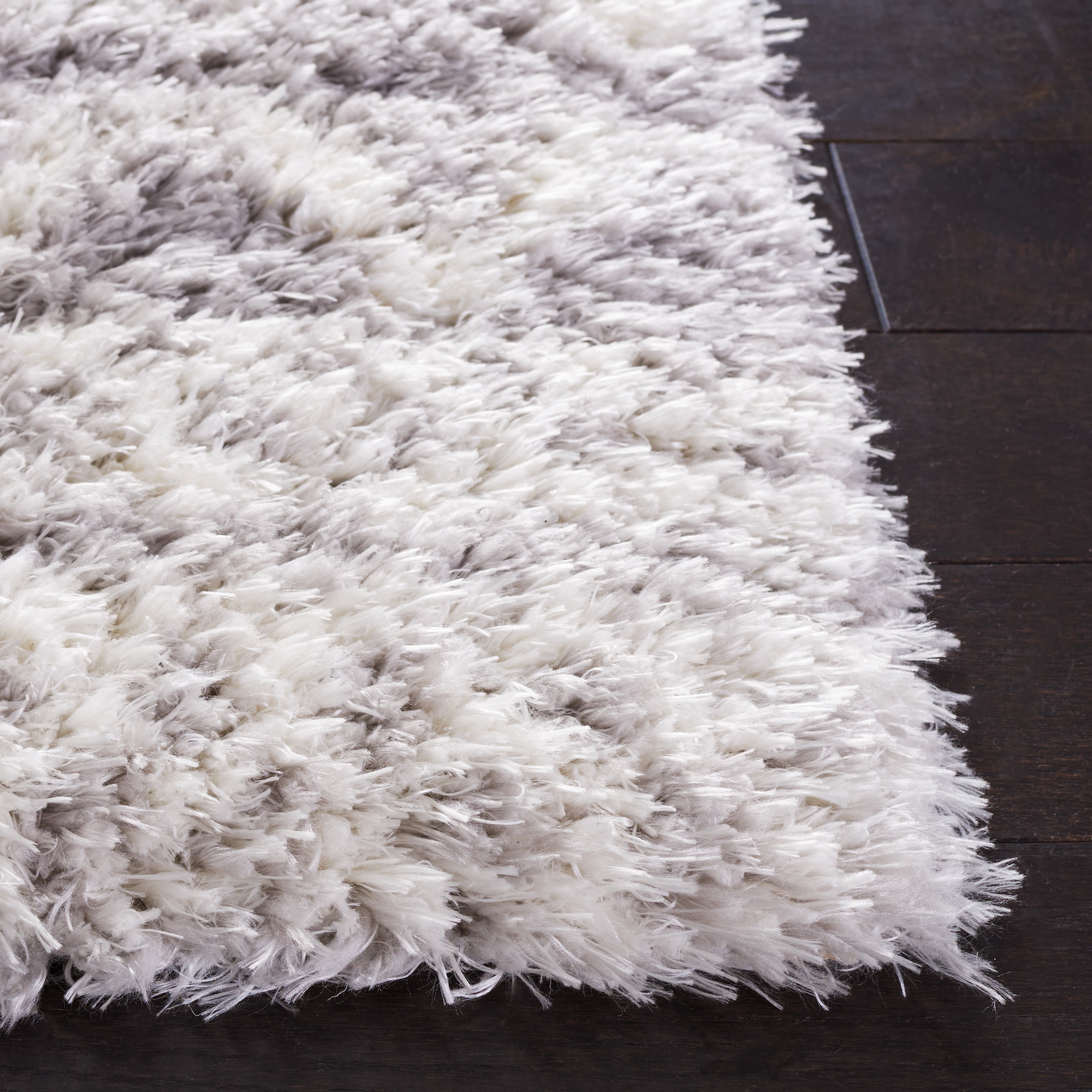 Safavieh Flokati Claudia Aztec Polyester Shag Area Rug, Gray/Ivory, 4' x 6'