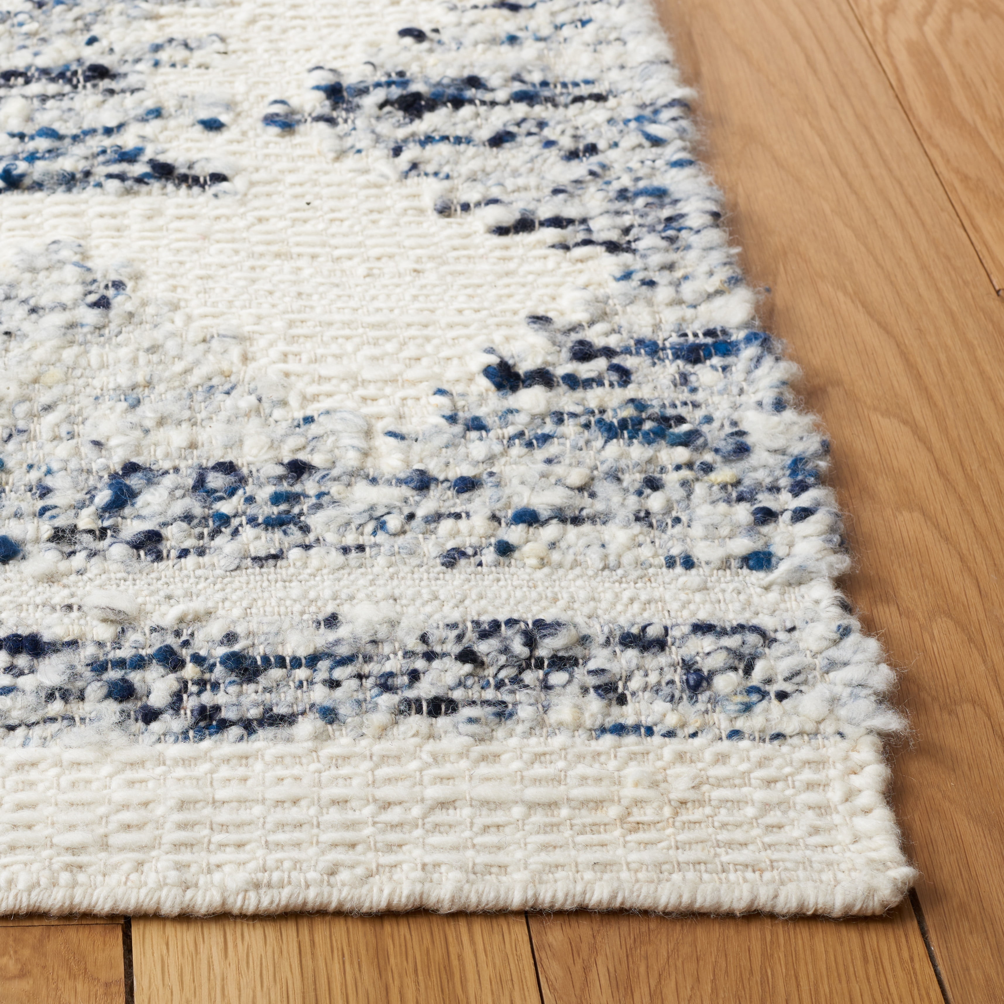 SAFAVIEH Manhattan Marina Medallion Area Rug, Ivory/Blue, 6' x 6' Square