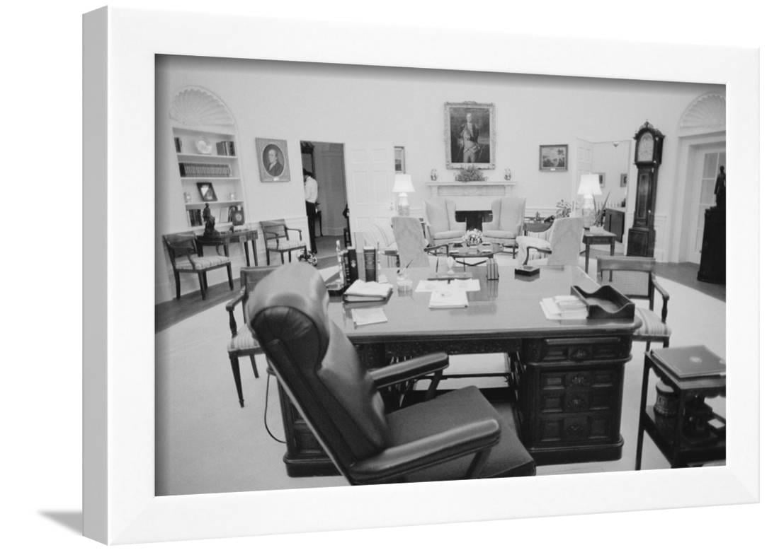 Oval Office Desk In White House Framed Print Wall Art Walmart Com