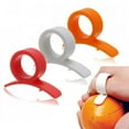 thumbnail image 1 of Pelador y rebanador de cítricos de plástico resistente con forma de anillo para naranjas y limones - Juego de 2 piezas (color aleatorio), 1 of 5