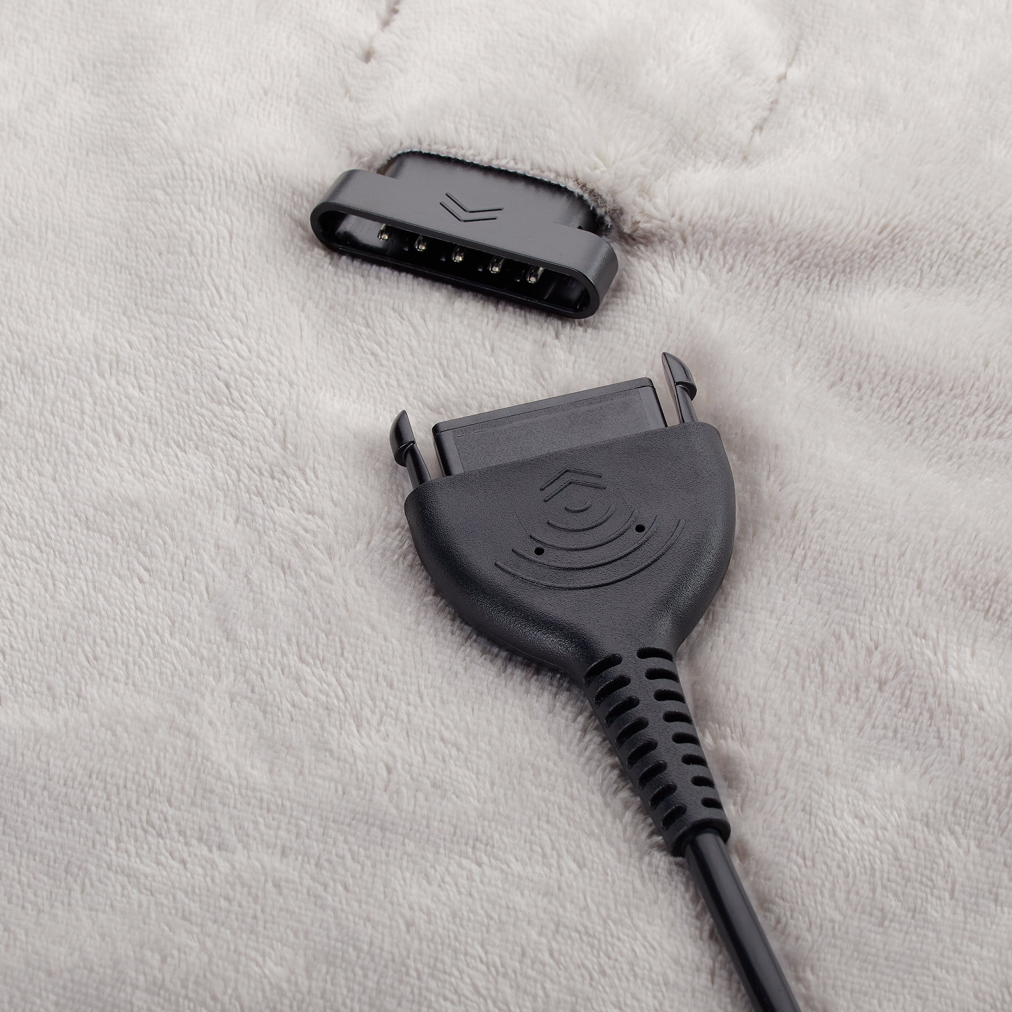 Brookstone Electric Heated Throw with Tassels and Built-in Remote - Walmart .com