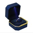 thumbnail image 1 of Caja De Anillo Led Caja De Anillo De Boda De Terciopelo Octogonal Caja De Regalo De Joyería Con Luz Led Para Exhibición De Joyería Compromiso De Boda Monstrate AP006386-02, 1 of 6