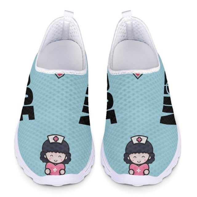 Zapatos de enfermería antideslizantes ligeros con estampado de dibujos animados de enfermera, zapatillas de deporte elásticas de malla transpirable de verano para mujer