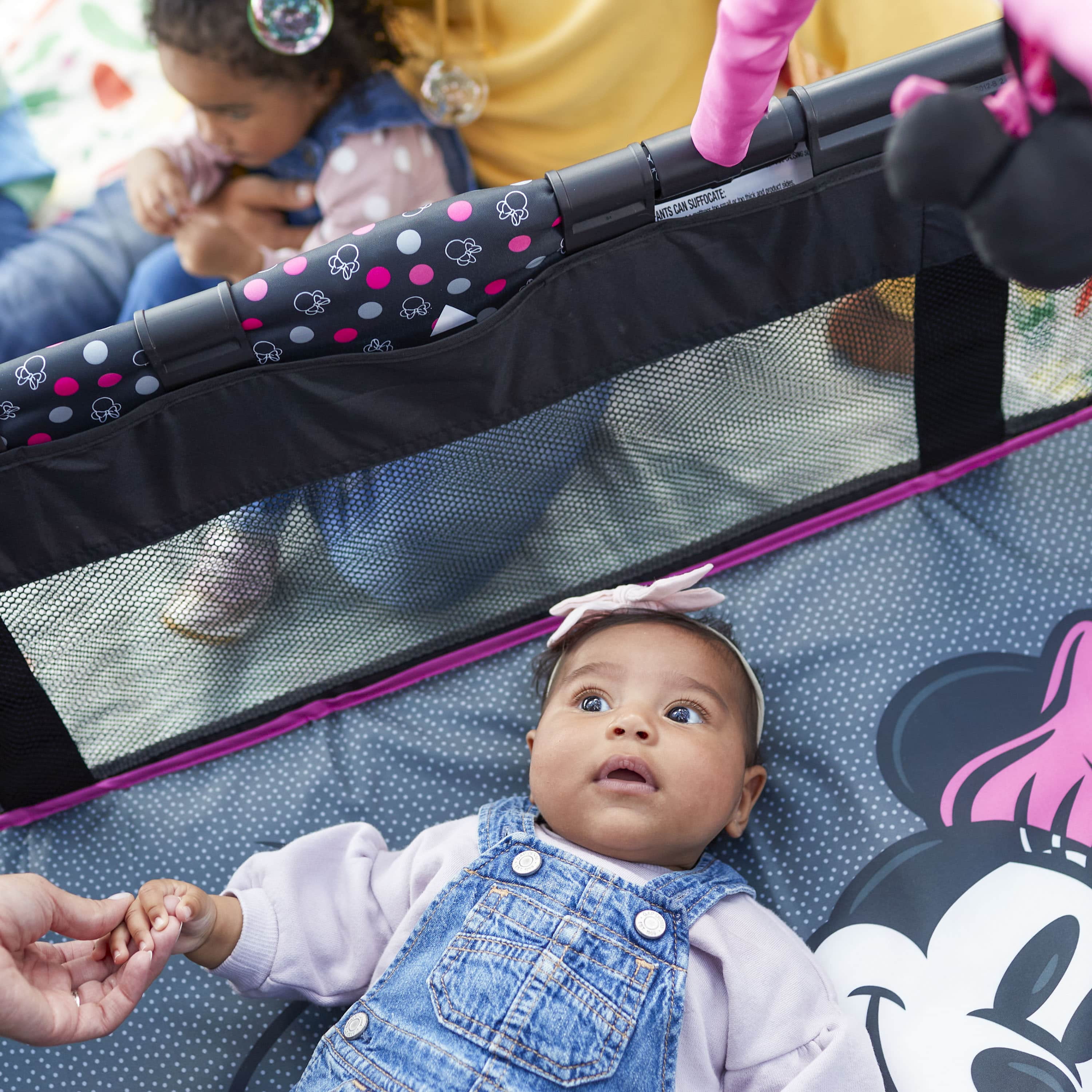 Disney Baby 3D Ultra Play Yard with Bassinet, Toy Bar & Carry Bag – Modern Mickey – Portable Baby Playpen & Travel Crib