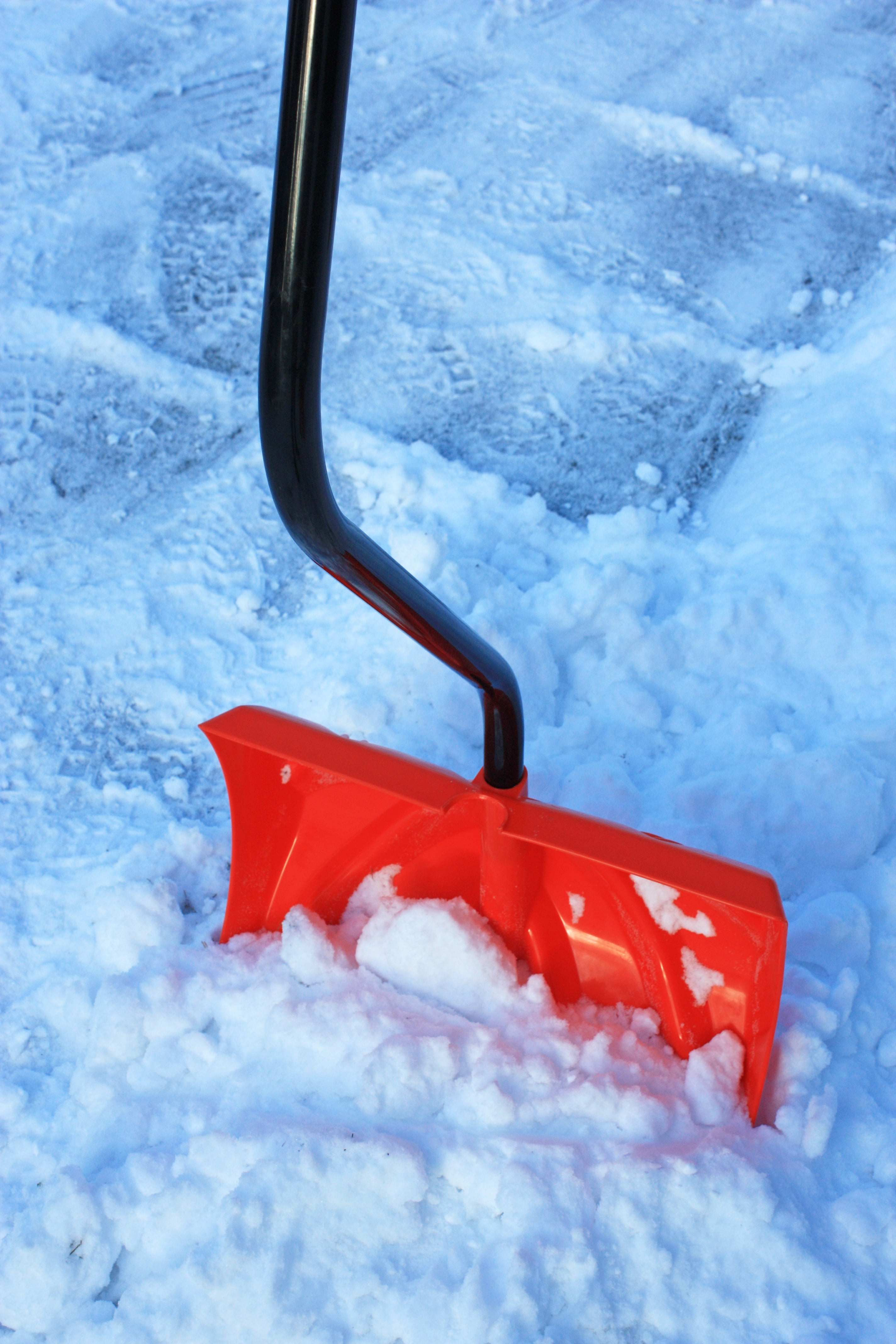 Bigfoot 18" Plastic Poly Snow Shovel with Metal Handle