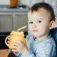 thumbnail image 4 of Vaso de entrenamiento de silicona y pajita para niños pequeños, 8 meses, 4 of 5