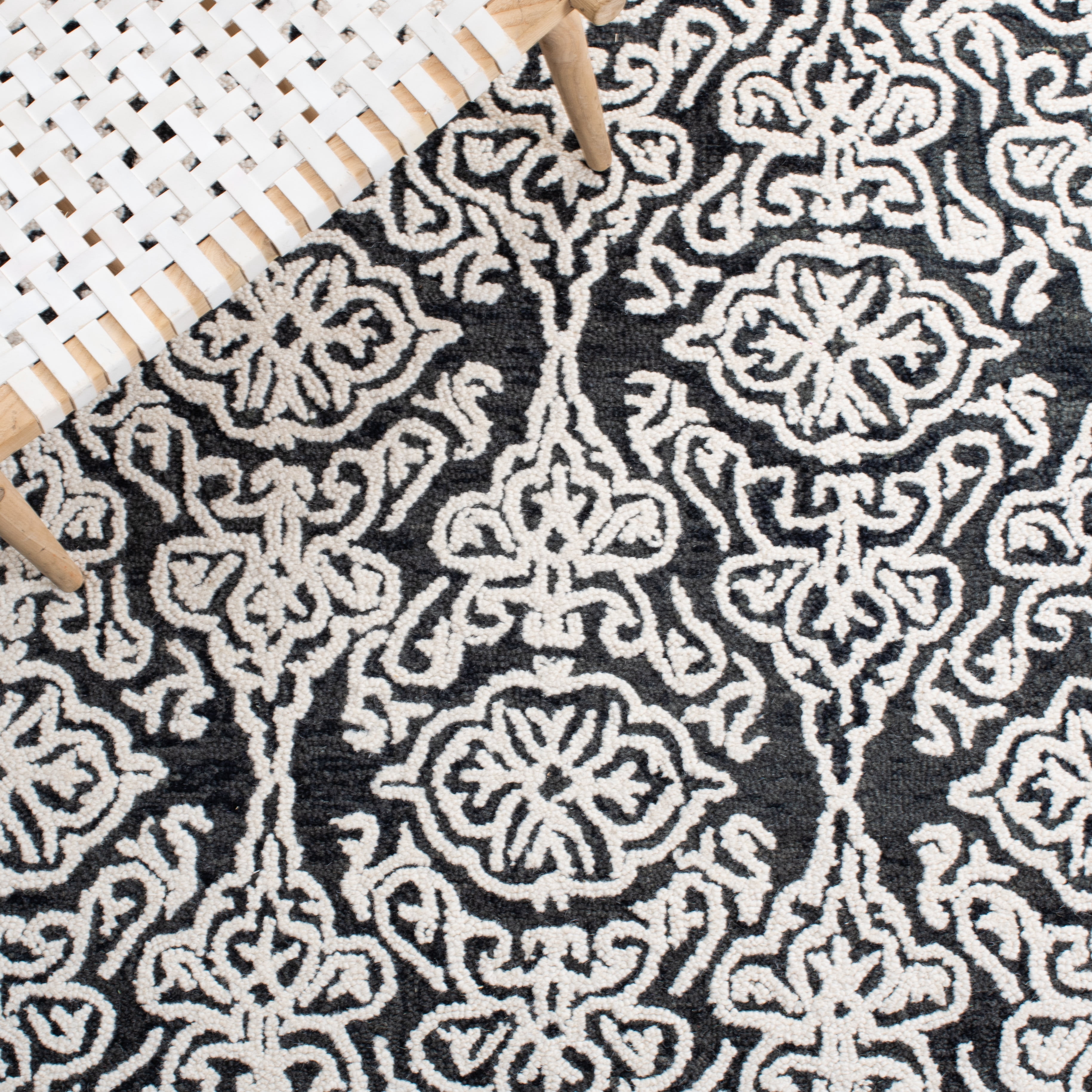 SAFAVIEH Blossom Asher Geometric Wool Area Rug, Black/Ivory, 6' x 9'