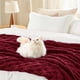 thumbnail image 3 of Manta Bedsure GentleSoft para Cama Individual de Franela Roja, 3 of 8