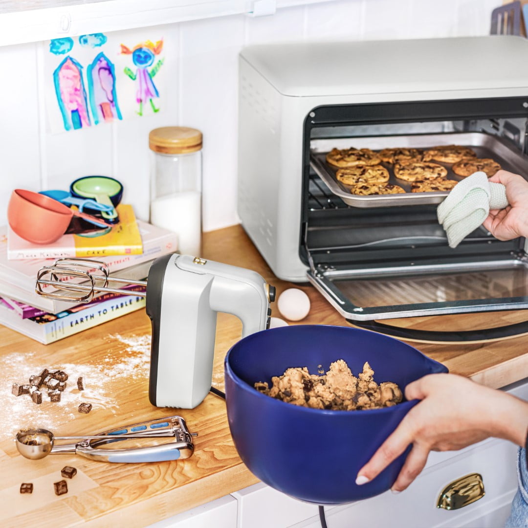 Magnolia Bakery's Hand Mixer Will Help You Make Tasty Treats at Home –  SheKnows