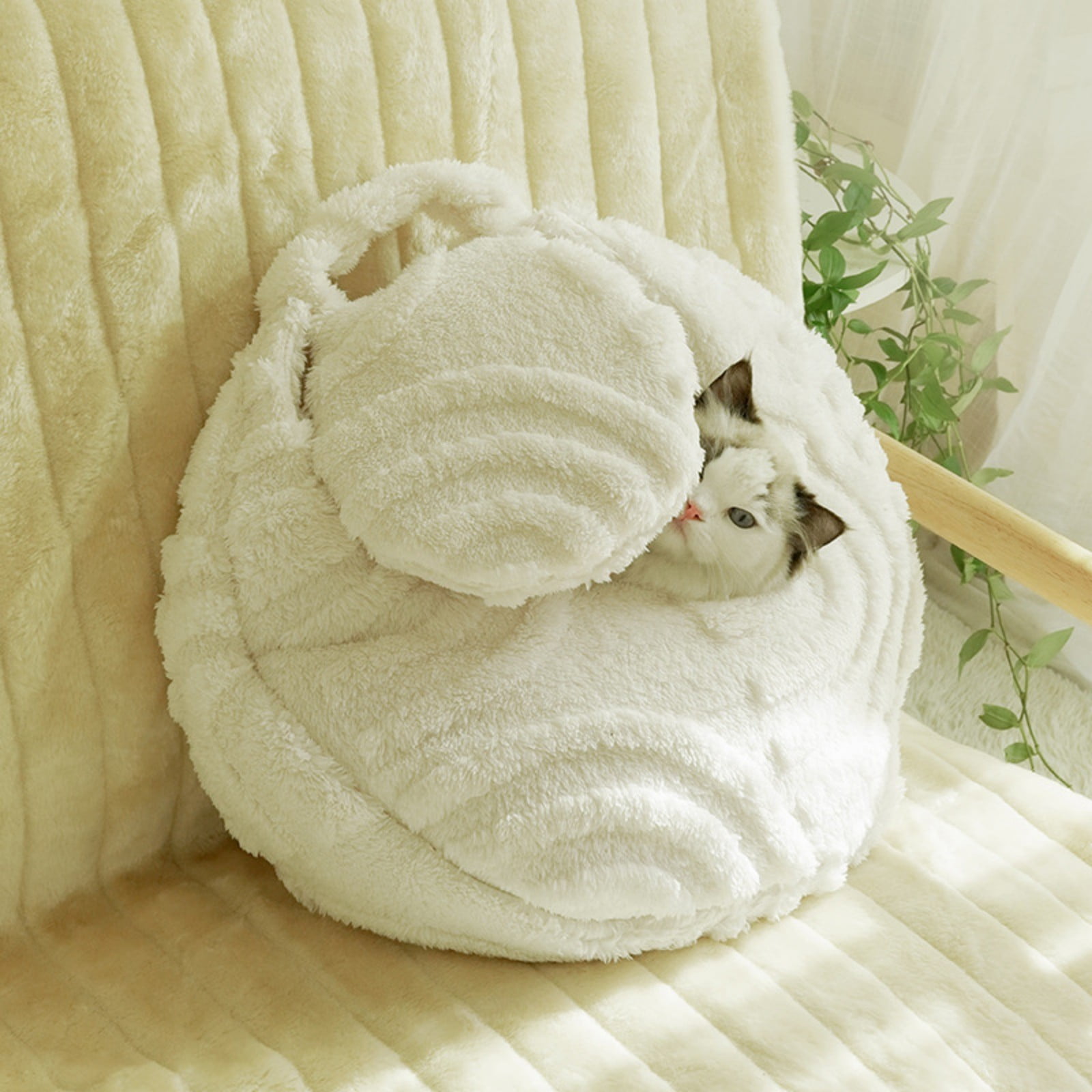 Minimalist Cat Bed for Deep Sleep and Relaxation Warm Cozy Winter Pet Bed Ideal Indoor Cats Comfort